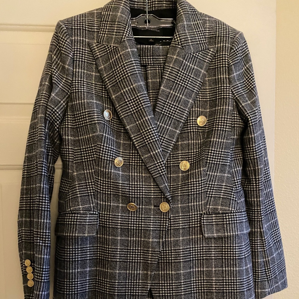 Women’s pant suit